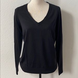 Black v neck sweater Ann Taylor Size L, new w/tag!